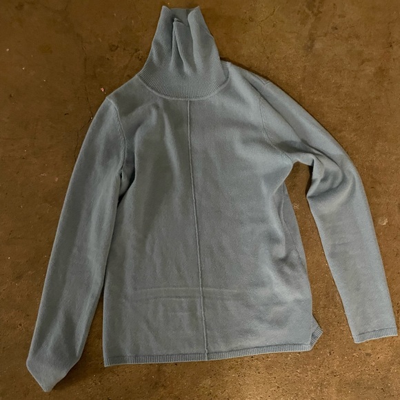 Blue cashmere turtleneck sweater - Picture 2 of 6